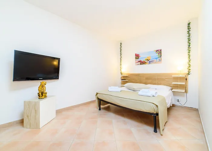 Toto 2 Room Napoli